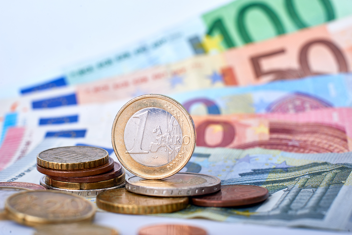 HelplingHygienemythenBakterien_Auf_Geldscheinen_Und_Geldmuenzen