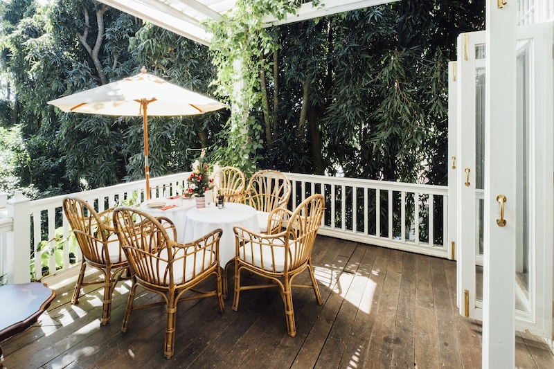 Vintage Dinner Table Vintage House